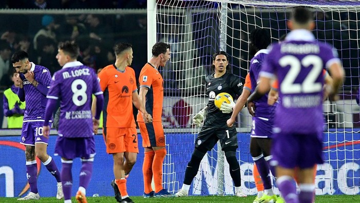 Soccer Football - Serie A - Fiorentina v Inter Milan - Stadio Artemio Franchi, Florence, Italy - January 28, 2024 Inter Milans Yann Sommer reacts REUTERS/Jennifer Lorenzini