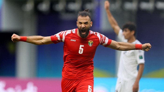 Soccer Football - AFC Asian Cup - Round of 16 - Iraq v Jordan - Khalifa International Stadium, Al Rayyan, Qatar - January 29, 2024 Jordans Yazan Al Arab celebrates scoring their second goal REUTERS/Ibraheem Al Omari