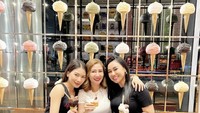 Bahagianya Massayu Anastasia Makan Bareng Sahabat hingga Jajan Es Krim