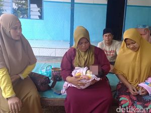 Cerita Kepiting di Balik Anugerah Bayi Sampang Berjari 24 Cerita Kepiting di Balik Anugerah Bayi Sampang Berjari 24