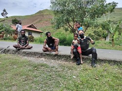 Cara Bripka Ula Menginspirasi Warga Beri Bantuan ke Puncak Papua