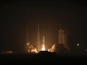 Detik-detik Iran Luncurkan 3 Satelit Bersamaan ke Luar Angkasa
