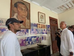 Kunjungi Banda Neira, Ganjar Didoakan Warga Jadi Presiden-Diberi 2 Buku