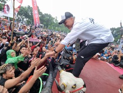 Ganjar Puji Militansi Warga Malang Hujan-hujanan Saat Kampanye Akbar