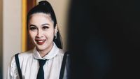 7 Foto Sandra Dewi yang Bikin Salfok Saat Ultah Anak, Makin Cantik di Usia 40