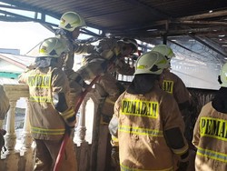 Lantai 3 Ruko di Jakbar Kebakaran, Diduga Akibat Korsleting
