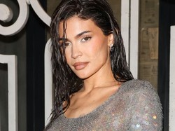 Sering Diserbu Komentar Jahat, Kylie Jenner Bersyukur Masih Bisa Bercermin