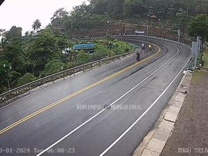 Lalin Jogja-Wonosari Pagi Ini Lancar, Kurangi Kecepatan di Jalan Basah!