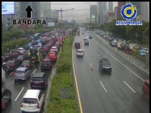 Lalin Tol Dalam Kota Kuningan Arah Semanggi Macet Pagi Ini