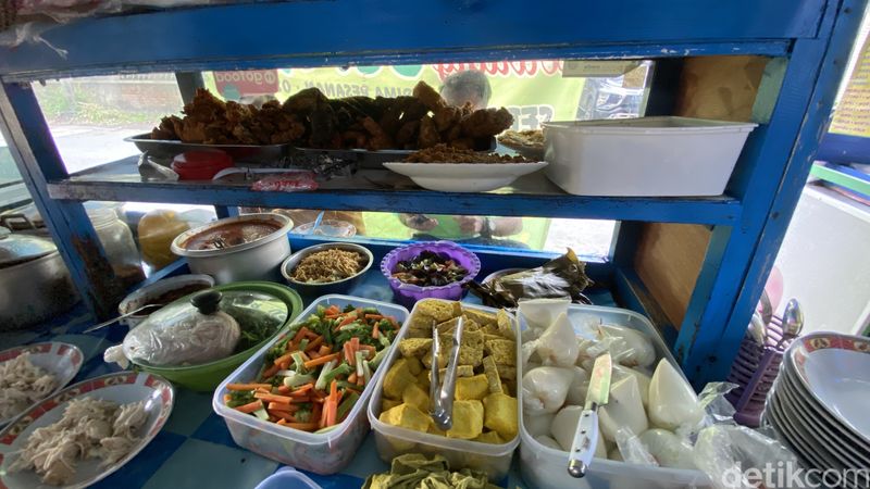 Menu makanan diet di Warung Bu Roby Surabaya.