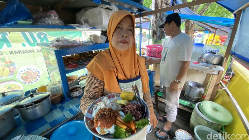 Menu makanan diet di Warung Bu Roby Surabaya.