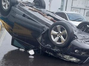 Audi Terbalik Sempat Bikin Macet Mengular di JLNT Antasari Audi Terbalik Sempat Bikin Macet Mengular di JLNT Antasari