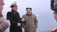 Momen Kim Jong Un Saksikan Uji Coba Rudal Terbaru Pulhwasal