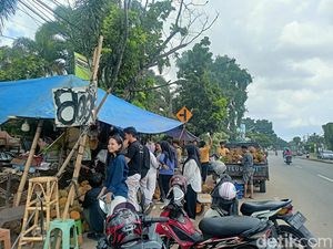 Sempat Ditertibkan, Pedagang Durian Diminta Tak Jualan di Jalan Utama
