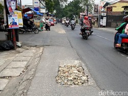 Duh, Bekas Galian di Jalan Ciwastra-Buahbatu Tak Ditutup Rapi