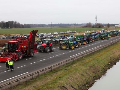 Lagi, Petani Prancis Kembali Blokir Jalan