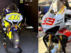 Geber Yamaha R1 di Lintasan, Rossi Bertemu Marquez dengan Ducati
