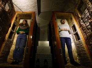 Sensasi Main Teka-teki dalam Peti Mati, Berani?