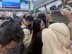 Penumpang Kepanasan di Gerbong Imbas KRL Gangguan di Pondok Ranji