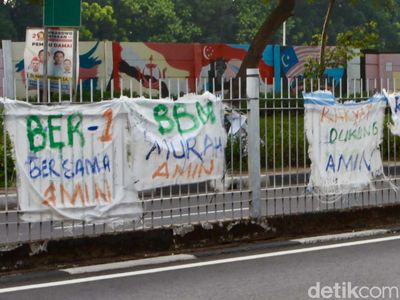 Spanduk AMIN dari Karung Penuhi Kawasan Taman Mini
