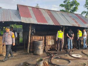 Nekat Beroperasi, 5 Gudang BBM Ilegal di Muara Enim Dibongkar! Nekat Beroperasi, 5 Gudang BBM Ilegal di Muara Enim Dibongkar!