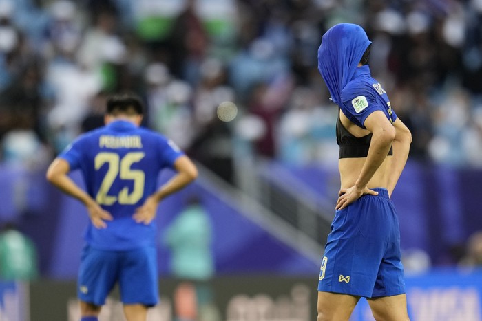 Thailands Supachai Chaided, right, is dejected at full time of the Asian Cup round of 16 soccer match between Uzbekistan and Thailand at Al Janoub Stadium in Al Wakrah, Qatar, Tuesday, Jan. 30, 2024. Uzbekistan won 2-1. (AP Photo/Aijaz Rahi)