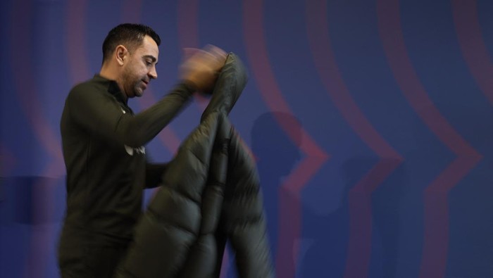 Soccer Football - LaLiga - FC Barcelona Press Conference - Ciutat Esportiva Joan Gamper, Barcelona, Spain - January 30, 2024 FC Barcelona coach Xavi leaves the press conference REUTERS/Albert Gea
