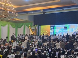 Di Sumenep, Anies Cerita Gedung Acara Mendadak Mati Listrik