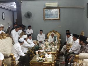 Anies-Cak Imin Sowan ke Ponpes Alhamidy Pamekasan, Disambut Kiai Rofi