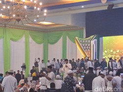 Disambut Meriah Sebelum Orasi, Anies: Memang Sumenep Ini Luar Biasa!