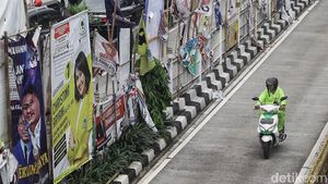 Potret APK Lusuh dan Kotor Hiasi Median Jalan