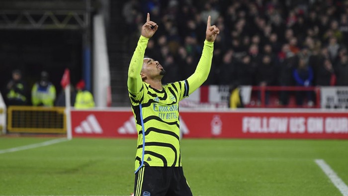 Arsenals Gabriel Jesus celebrates after scoring his sides opening goal during the English Premier League soccer match between Nottingham Forest and Arsenal at the City Ground stadium in Nottingham, England, Tuesday, Jan. 30, 2024. (AP Photo/Rui Vieira)