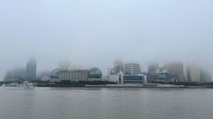 Kabut Pekat Selimuti Shanghai Jelang Imlek