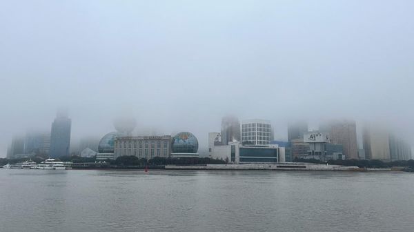 Kabut Pekat Selimuti Shanghai Jelang Imlek