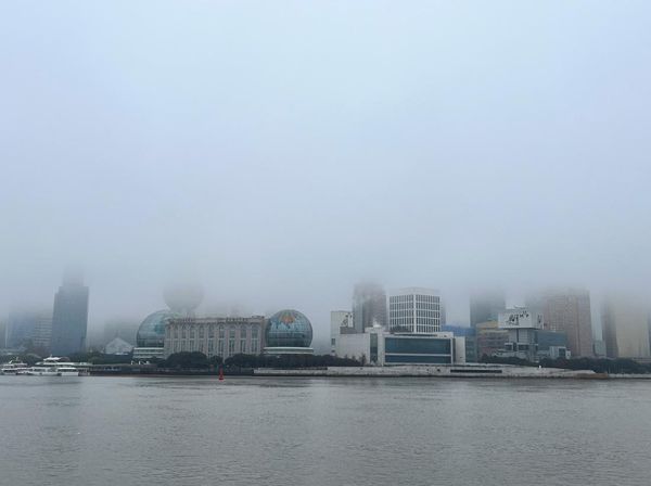 Kabut Pekat Selimuti Shanghai Jelang Imlek