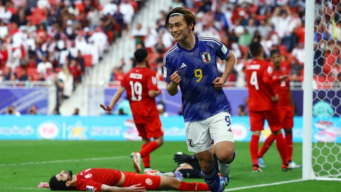 Soccer Football - AFC Asian Cup - Round of 16 - Bahrain v Japan - Al Thumama Stadium, Doha, Qatar - January 31, 2024 Japans Ayase Ueda celebrates after scoring their third goal REUTERS/Molly Darlington