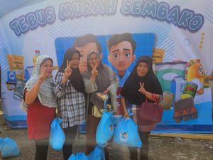 Relawan Gibran Gelar Tebus Murah 2.000 Sembako di OKU Relawan Gibran Gelar Tebus Murah 2.000 Sembako di OKU