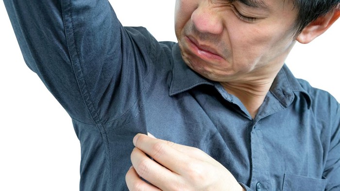 bau badan Men wear white sleeves, arms are covered with armpits, Sweat are unclean and unclean. Health care concept