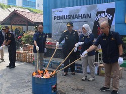 Bea Cukai Kalbagtim Musnahkan 1 Juta Batang Rokok Ilegal dan 651 Liter MMEA
