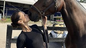 7 Pesona Bella Hadid Saat Berkuda, Sempat Jadi Atlet Tapi Pilih Jadi Model