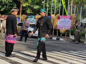 Dibidik KPK, Gus Muhdlor Muncul di Acara HUT Ke-165 Sidoarjo Dibidik KPK, Gus Muhdlor Muncul di Acara HUT Ke-165 Sidoarjo