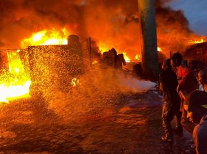 Potret Depo Minyak di Kenya Terbakar Hebat Potret Depo Minyak di Kenya Terbakar Hebat