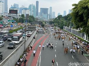 Exit Tol Senayan Depan DPR Ditutup Imbas Demo Apdesi Exit Tol Senayan Depan DPR Ditutup Imbas Demo Apdesi