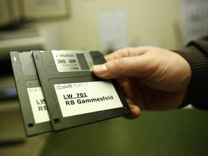 Jepang Resmi Setop Pakai Disket Setelah Lebih dari 20 Tahun Jepang Resmi Setop Pakai Disket Setelah Lebih dari 20 Tahun