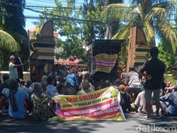 Warga Desa Segala Anyar Demo Polisi Lagi Minta Pelaku Penusukan Ditangkap
