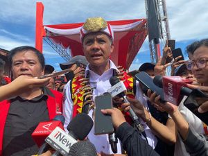 Kata Ganjar Soal Jokowi Bagi-bagi Bansos Jelang Pemilu