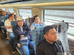 Gibran Jajal Whoosh Bareng RK: Idealnya Disambungkan, Sampai Surabaya