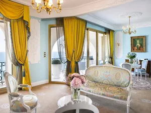 Nonton Show di Prancis, Kylie Jenner Menginap di Hotel Tarif Rp 63 Juta Semalam Nonton Show di Prancis, Kylie Jenner Menginap di Hotel Tarif Rp 63 Juta Semalam