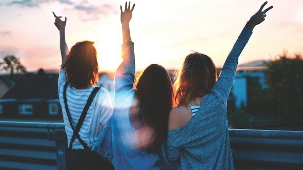 5 Zodiak Paling Anti Sendirian, Terkenal Banyak Teman!