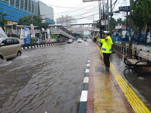 BPBD DKI Catat 17 RT dan 16 Ruas Jalan di Jakarta Tergenang Pagi Ini